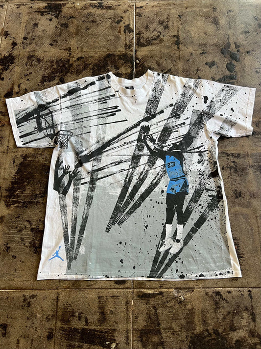 NIKE NORTH CAROLINA AOP BASKETBALL JORDAN TEE