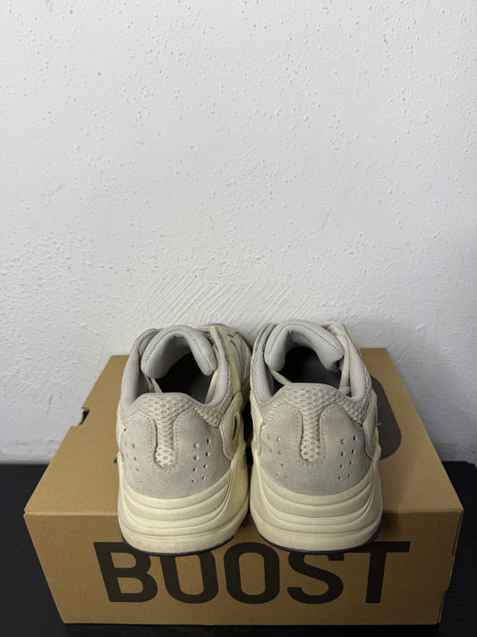 YEEZY 700 ANALOG (USED)