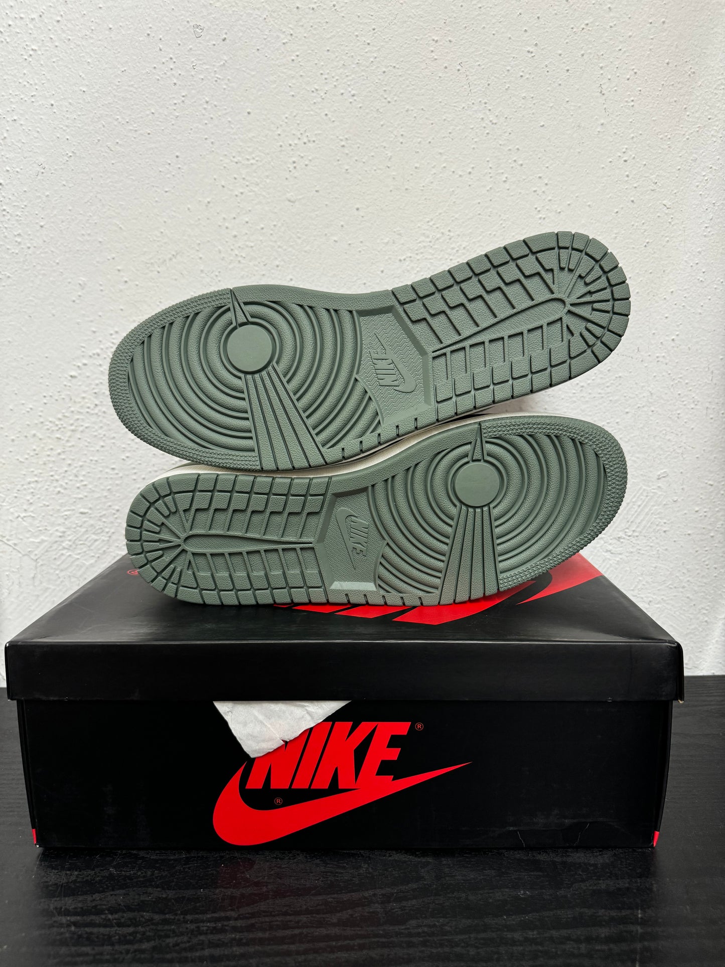 JORDAN 1 HIGH CLAY GREEN
