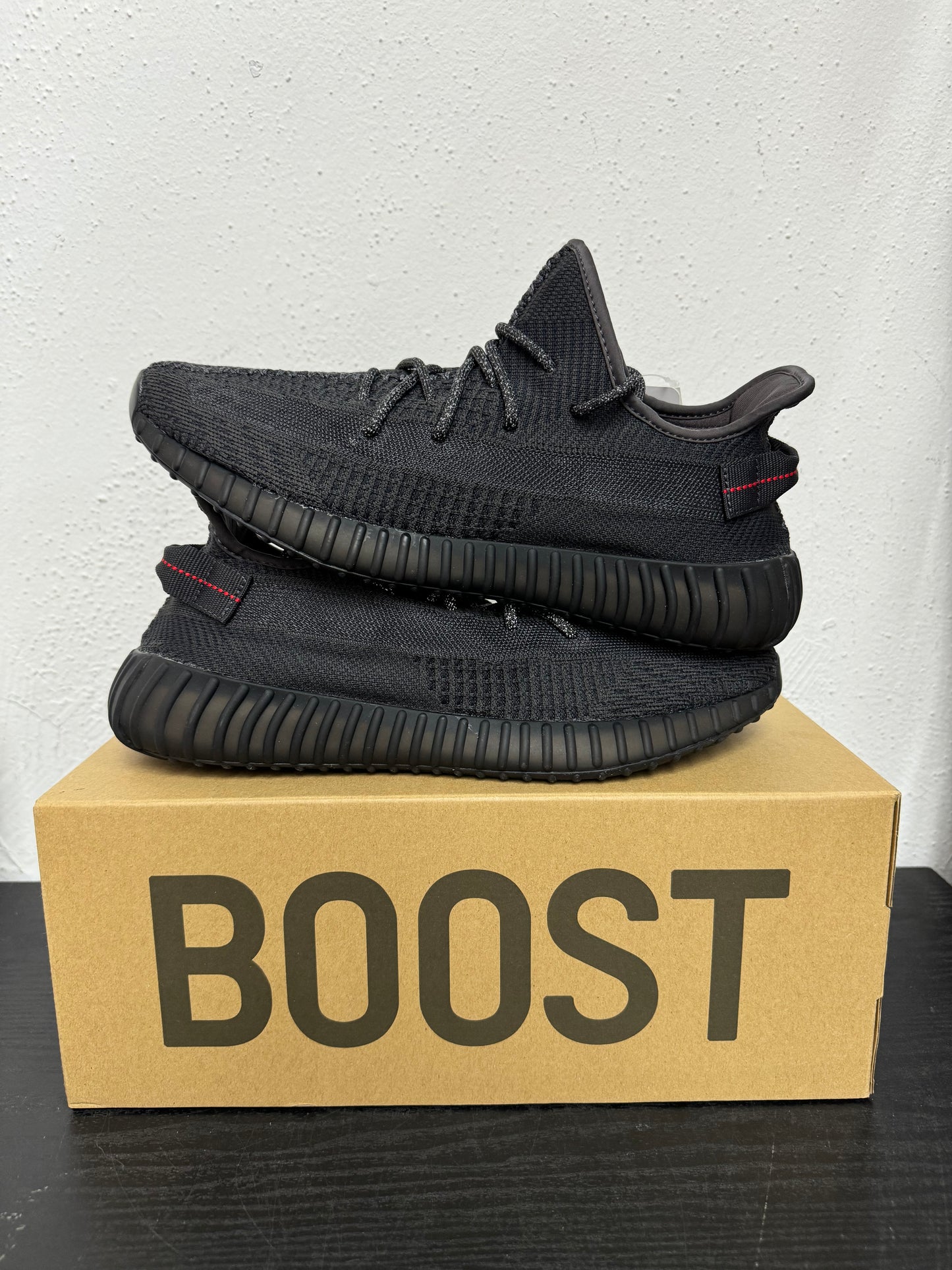 YEEZY 350 TRIPLE BLACK (NON REFLECTIVE)