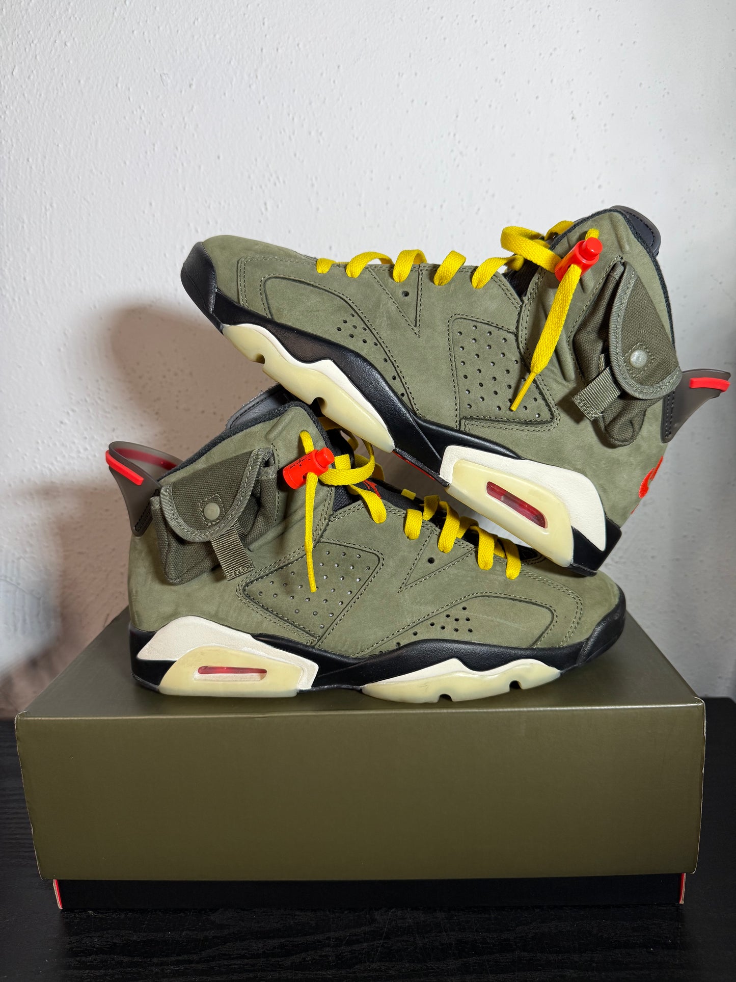 JORDAN 6 TRAVIS OLIVE (USED)