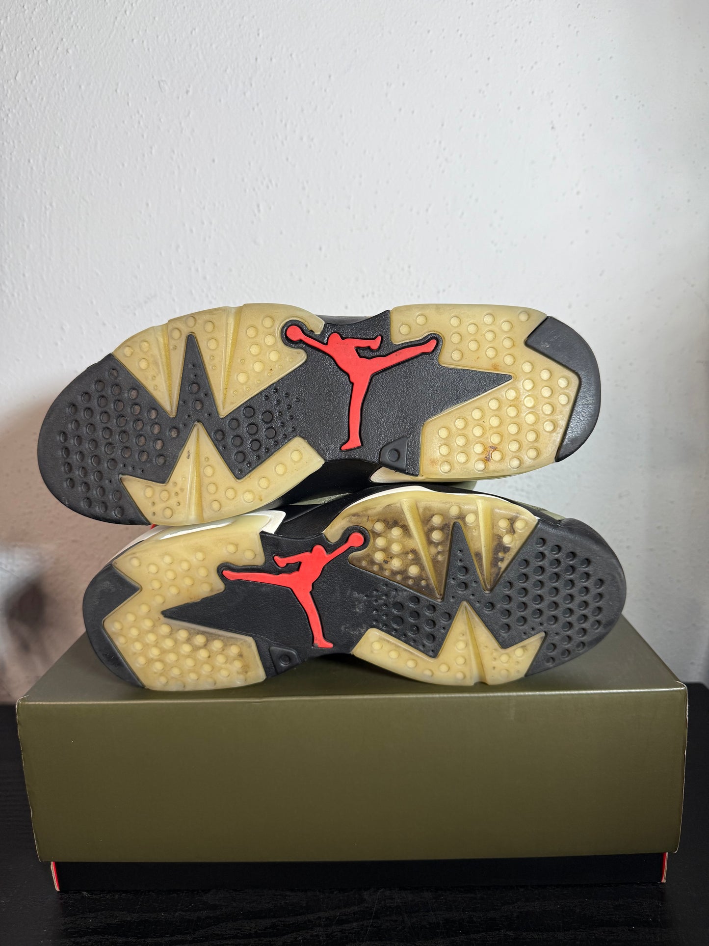 JORDAN 6 TRAVIS OLIVE (USED)