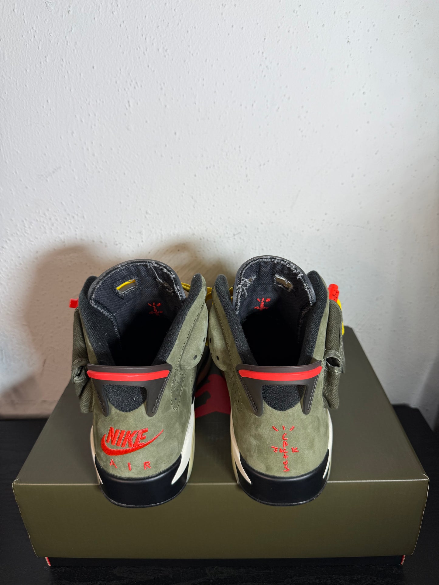 JORDAN 6 TRAVIS OLIVE (USED)