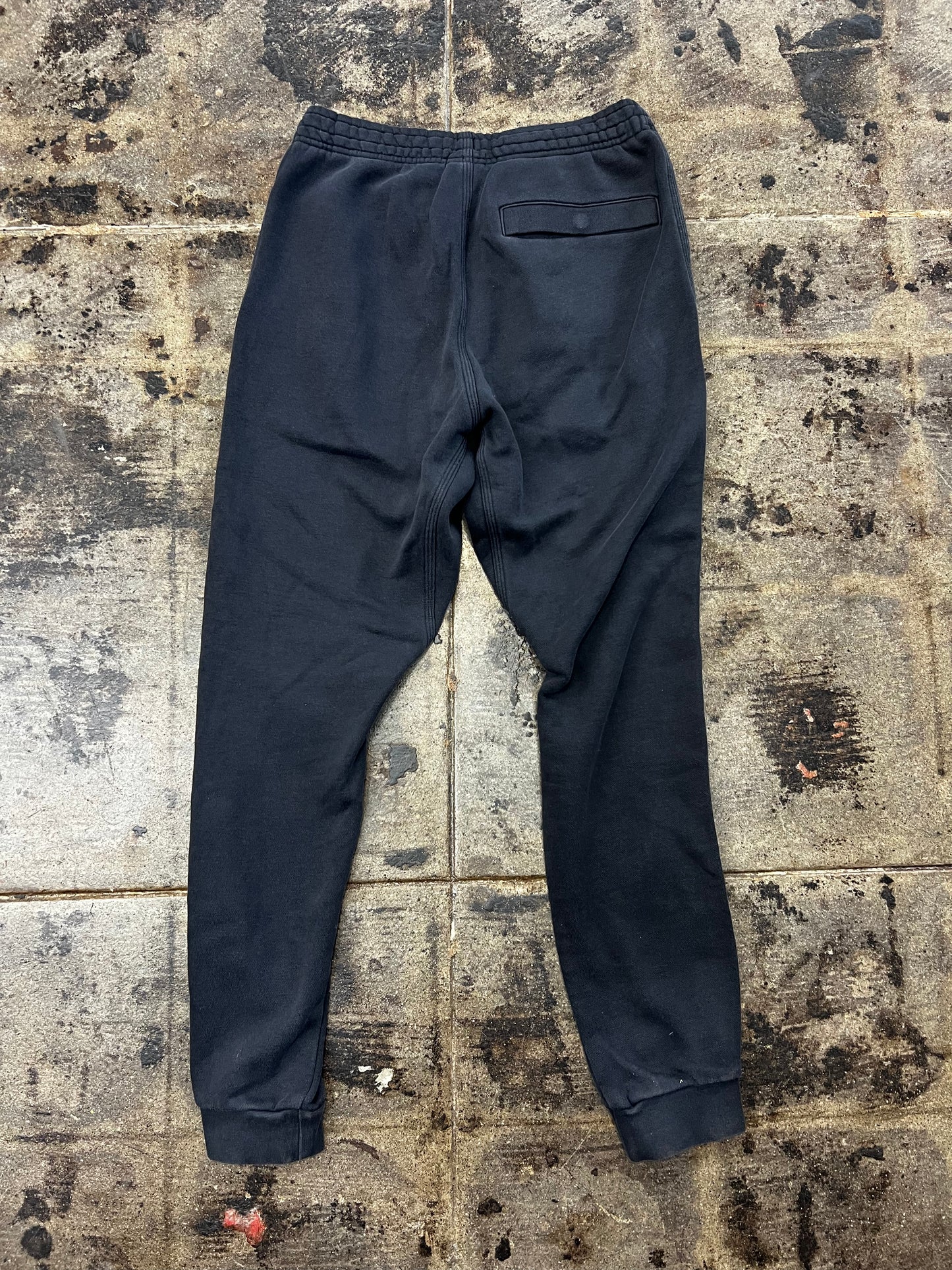 BLACK NIKE SWEATPANTS