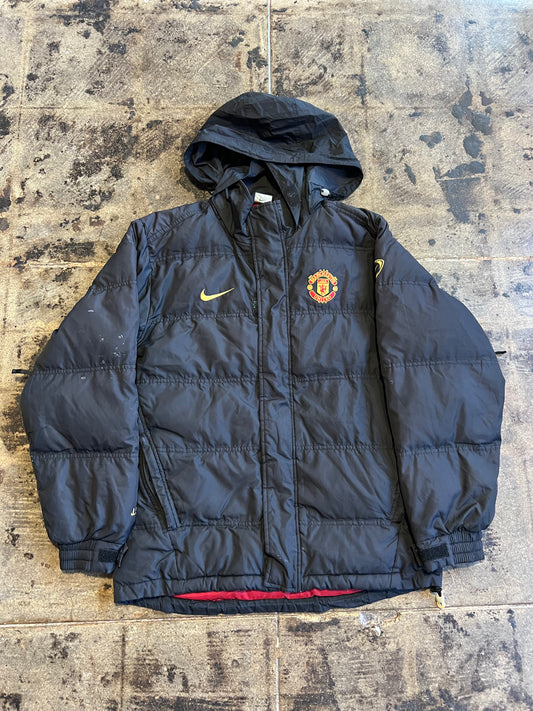 NIKE MANCHESTER UNITED PUFFER JACKET (FOLDABLE HOOD)