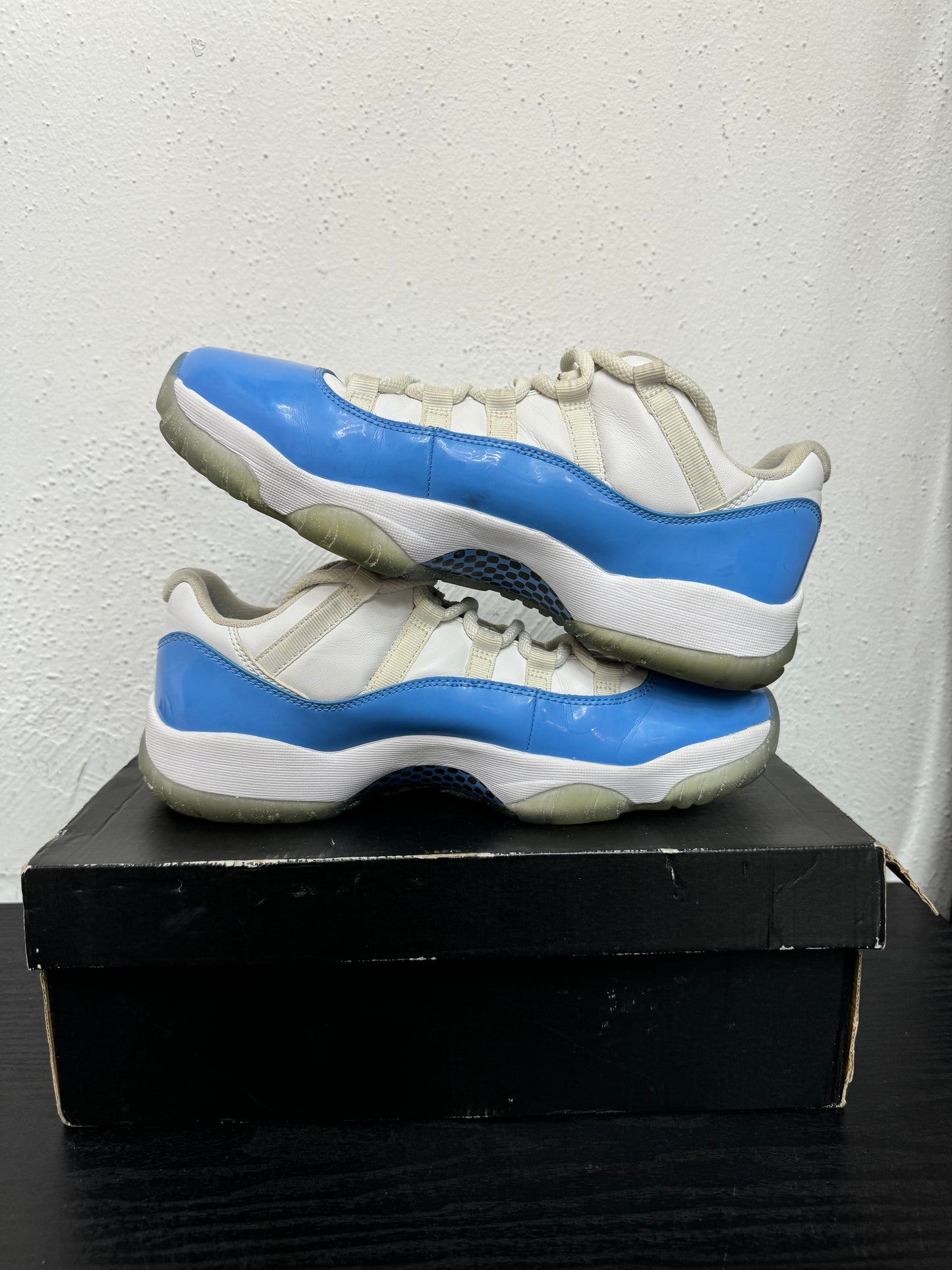 JORDAN 11 LOW UNIVERSITY BLUE (USED)
