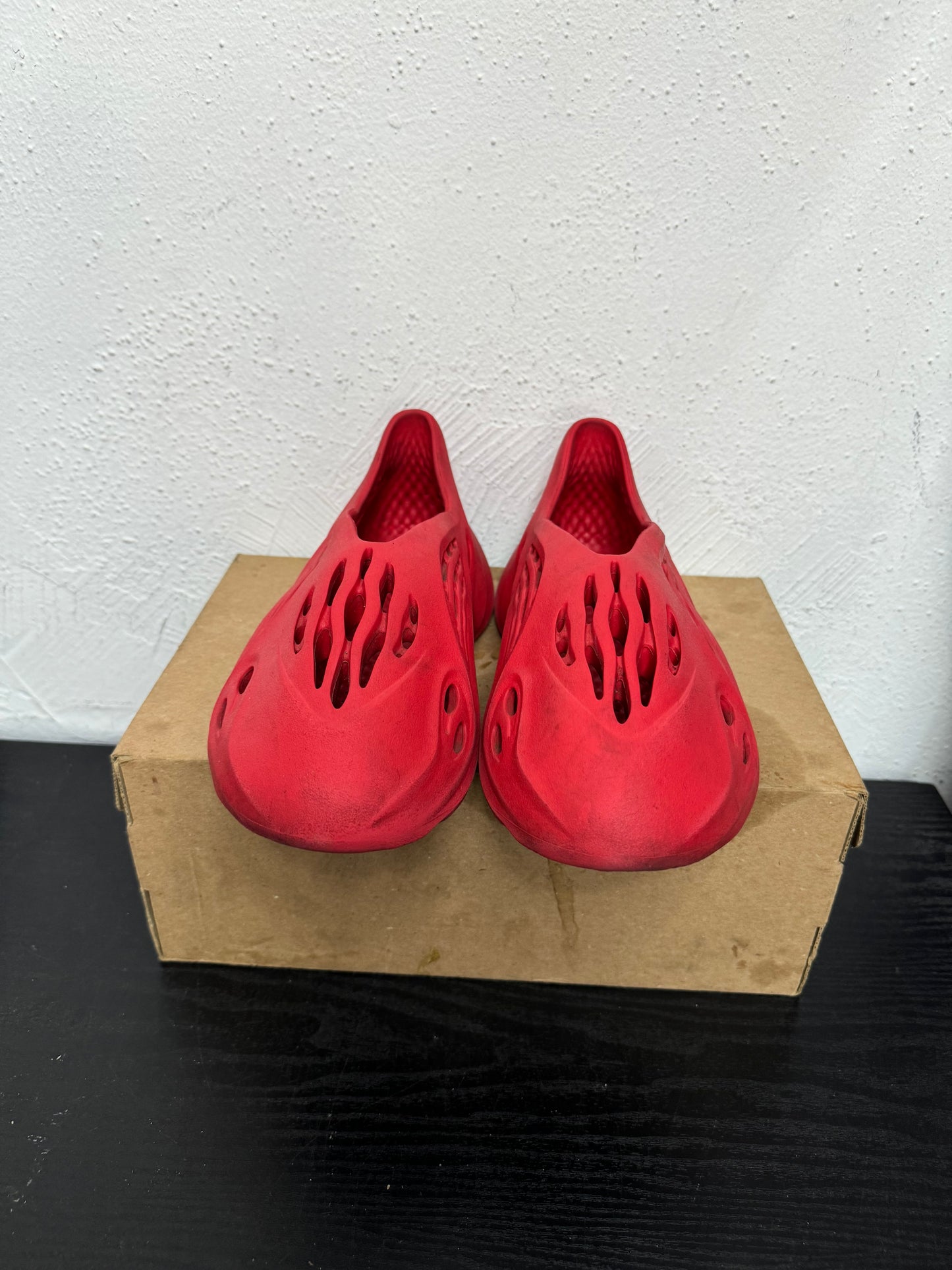 YZY FOAM RUNNER VERMILLION (USED)
