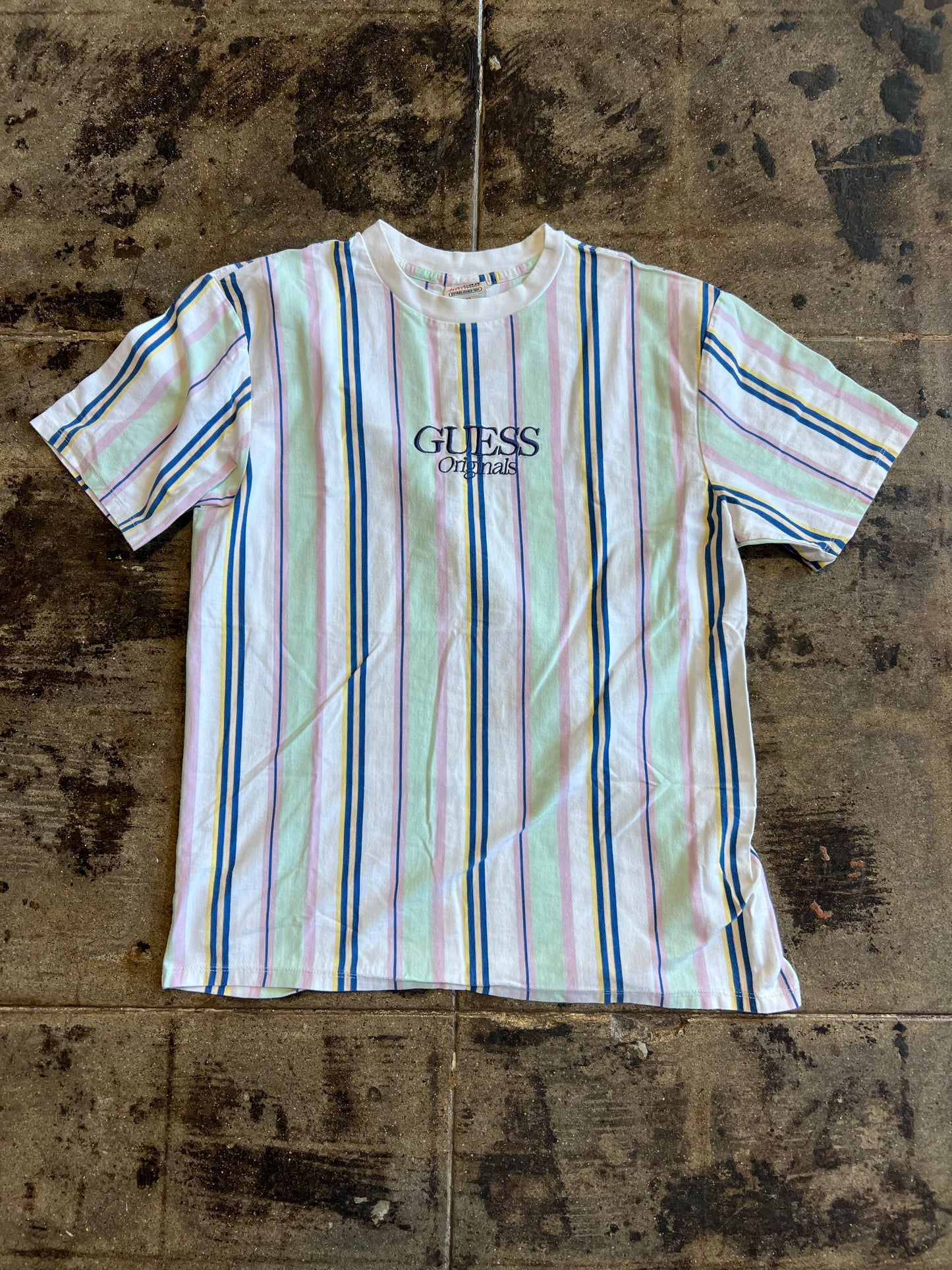 GUESS TEE