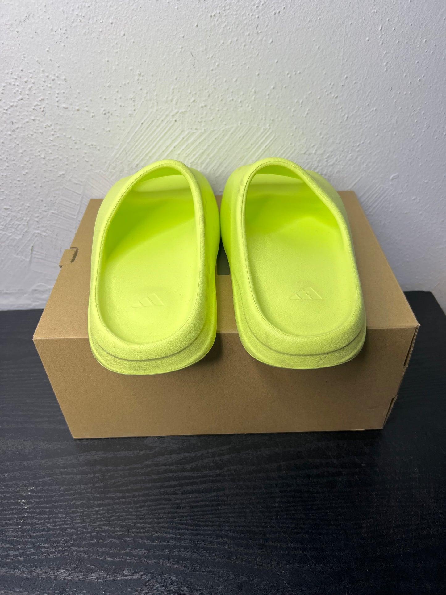 YEEZY SLIDE GLOW (USED)