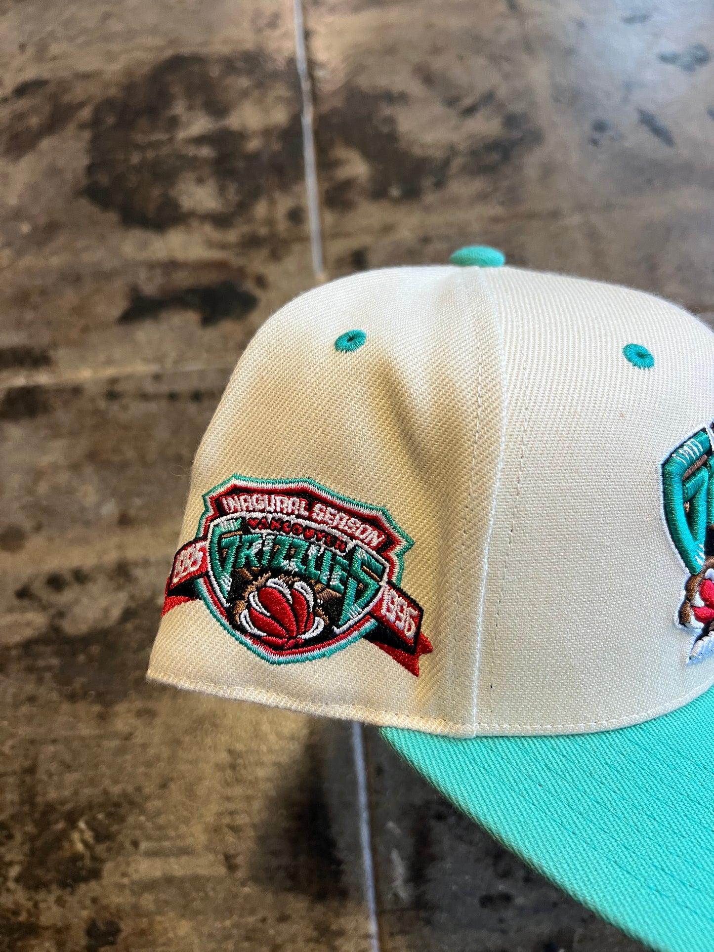 VANCOUVER GRILZZLIES FITTED HAT