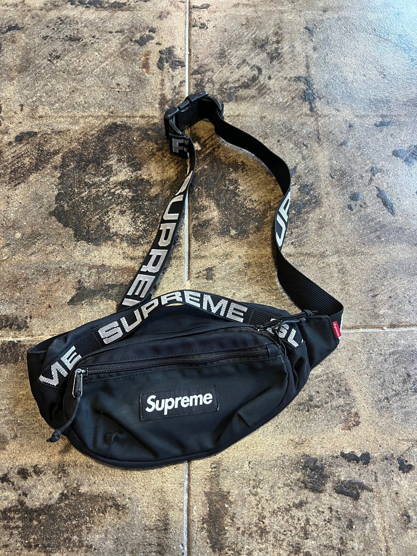 BLACK SUPREME WAIST BAG