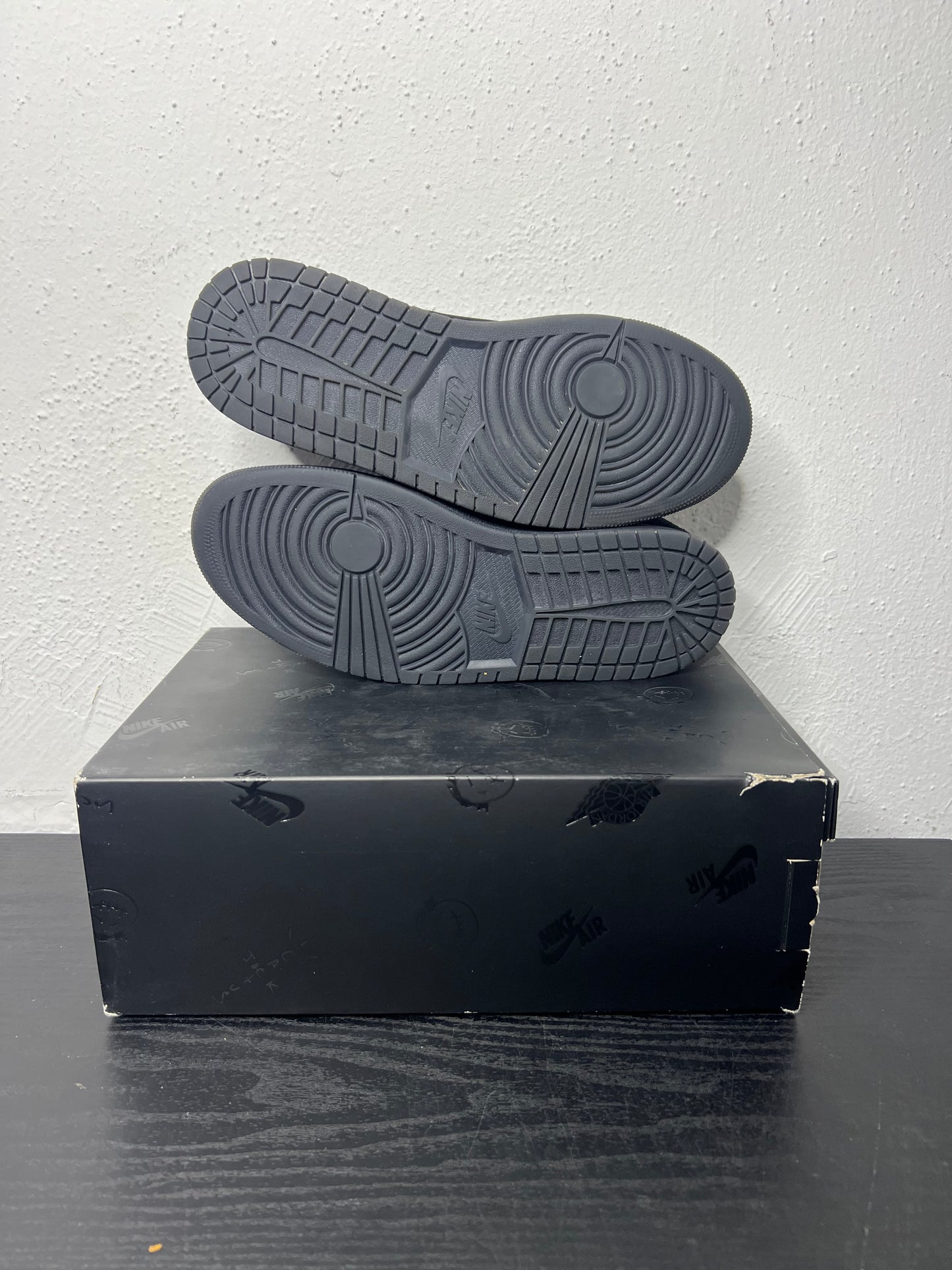 JORDAN 1 LOW TRAVIS PHANTOM (USED
