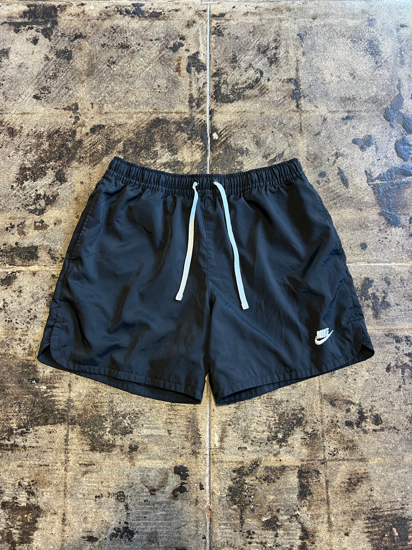 NIKE BLACK SHORTS