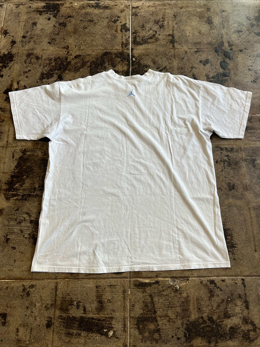 NIKE NORTH CAROLINA AOP BASKETBALL JORDAN TEE