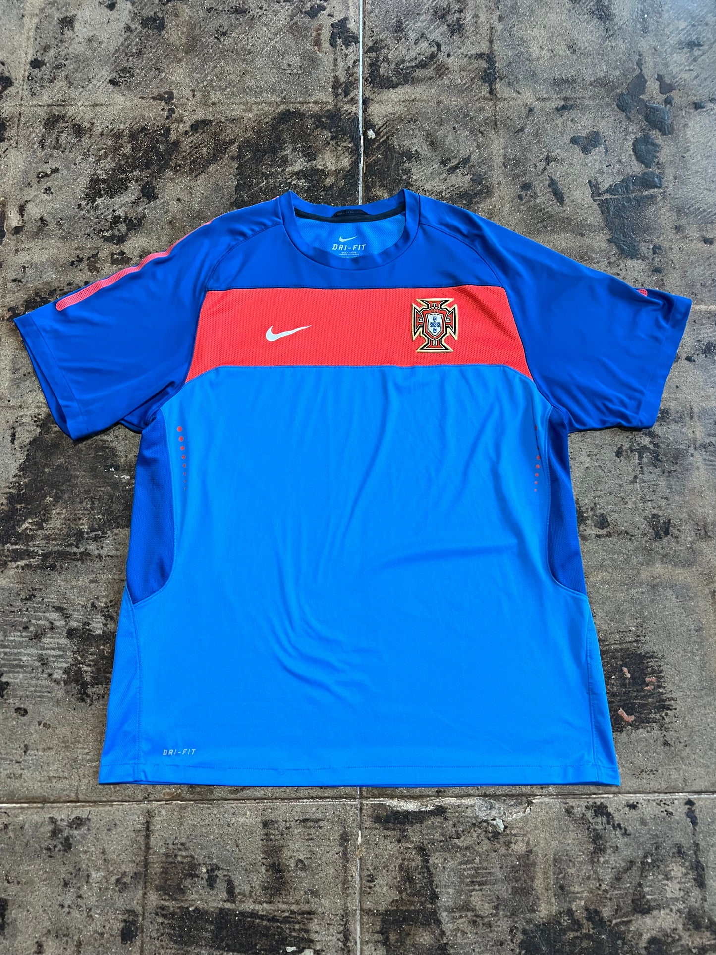 NIKE 10-11 PORTUGAL TRAINING JERSEY