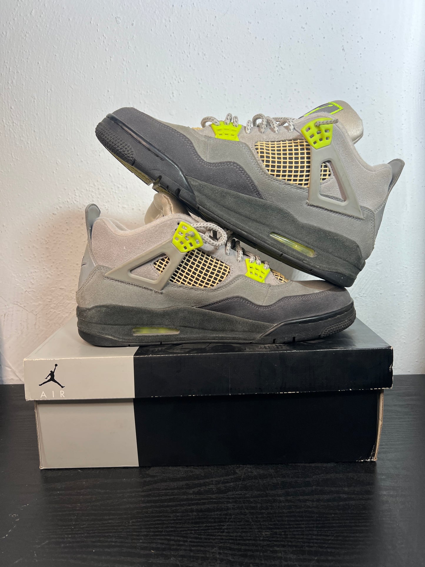 JORDAN 4 SE NEON (USED)
