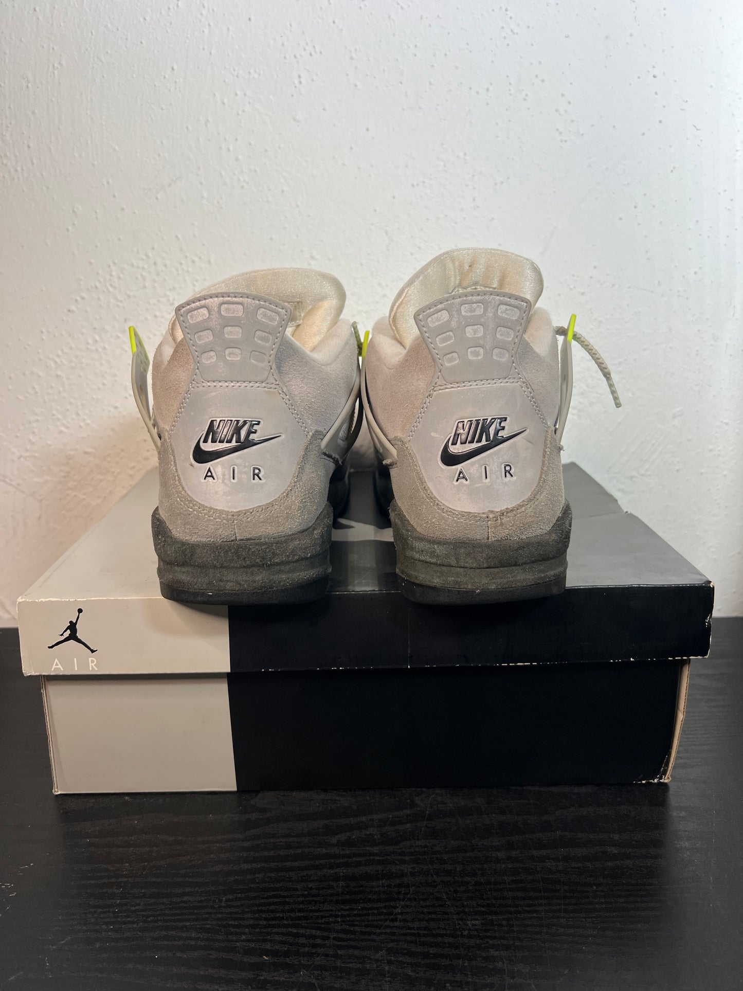 JORDAN 4 SE NEON (USED)