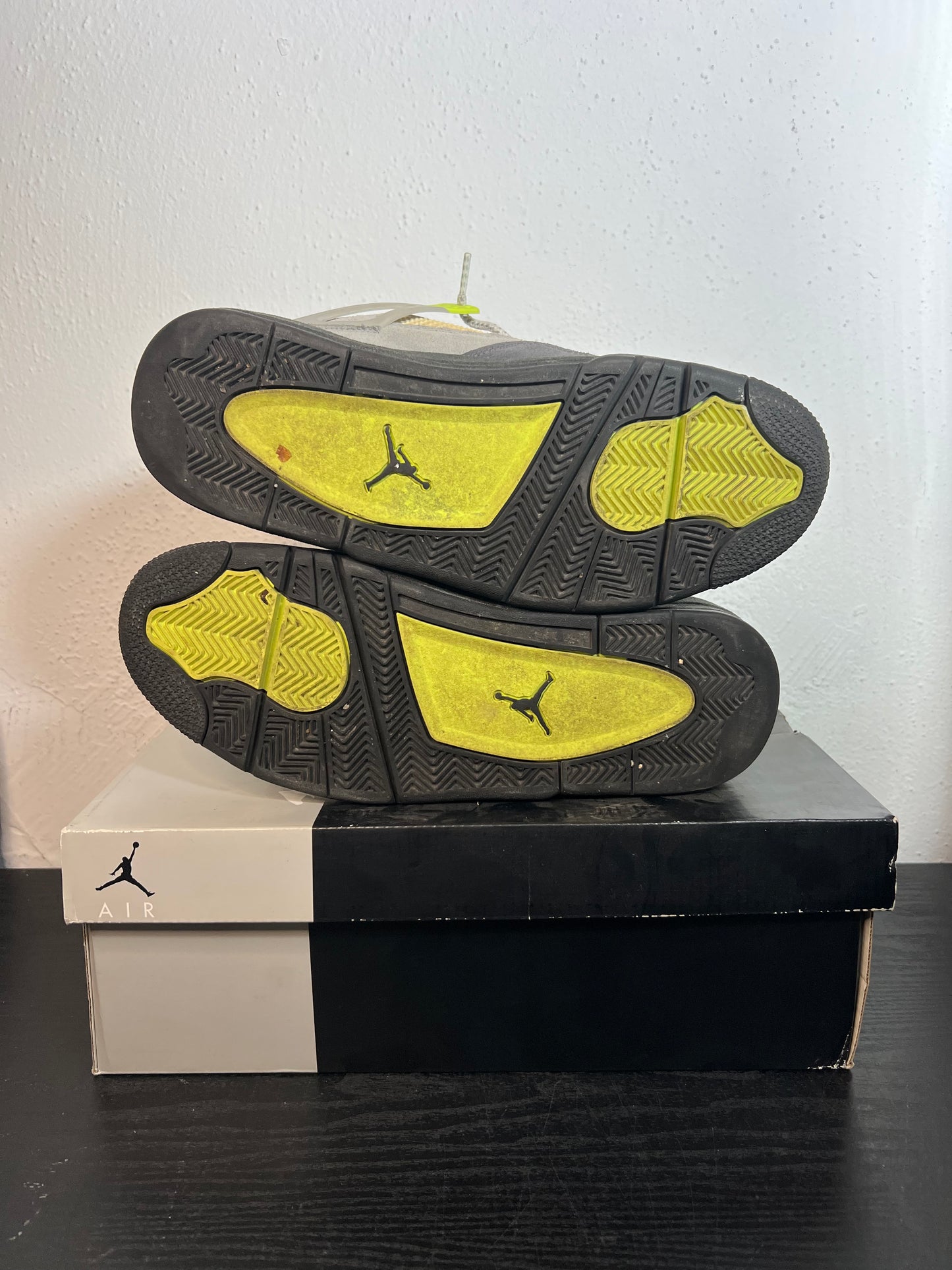 JORDAN 4 SE NEON (USED)
