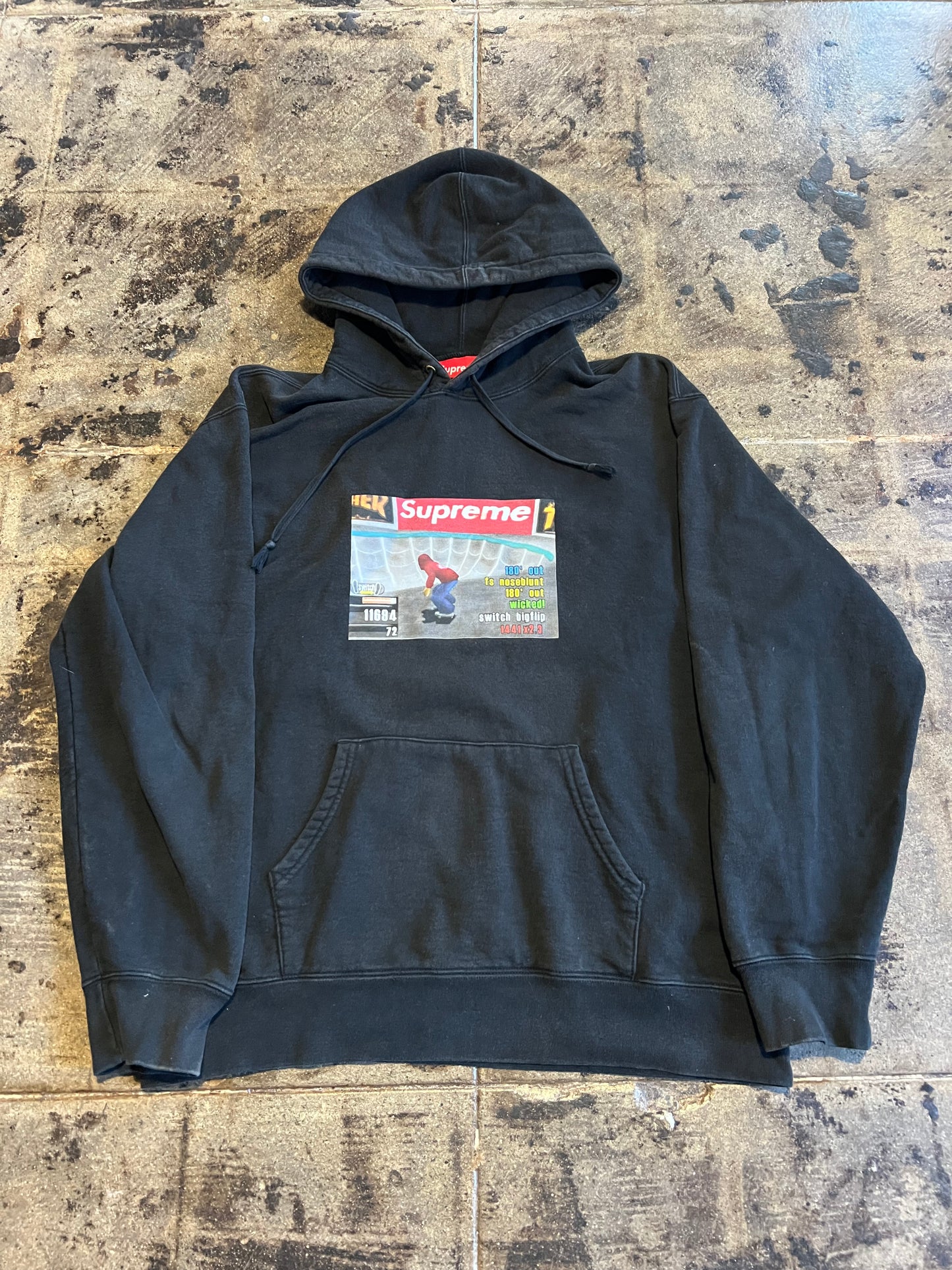 SUPREME TRASHER HOODIE