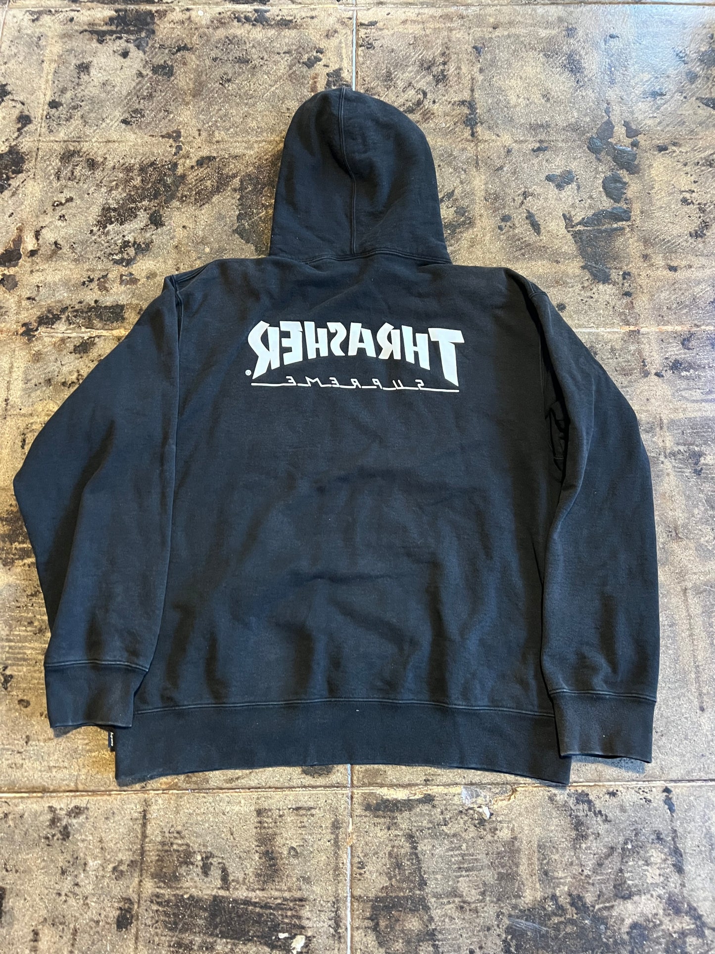 SUPREME TRASHER HOODIE