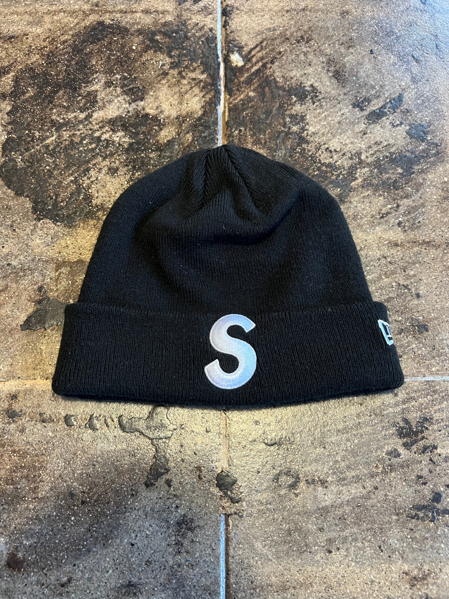 SUPREME S LOGO BEANIE BLACK