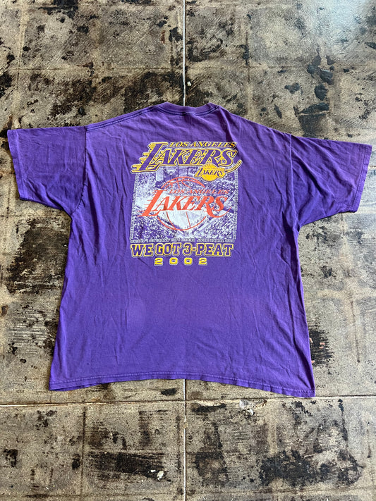 LA LAKERS 3 PEAT CHAMPIONS TEE