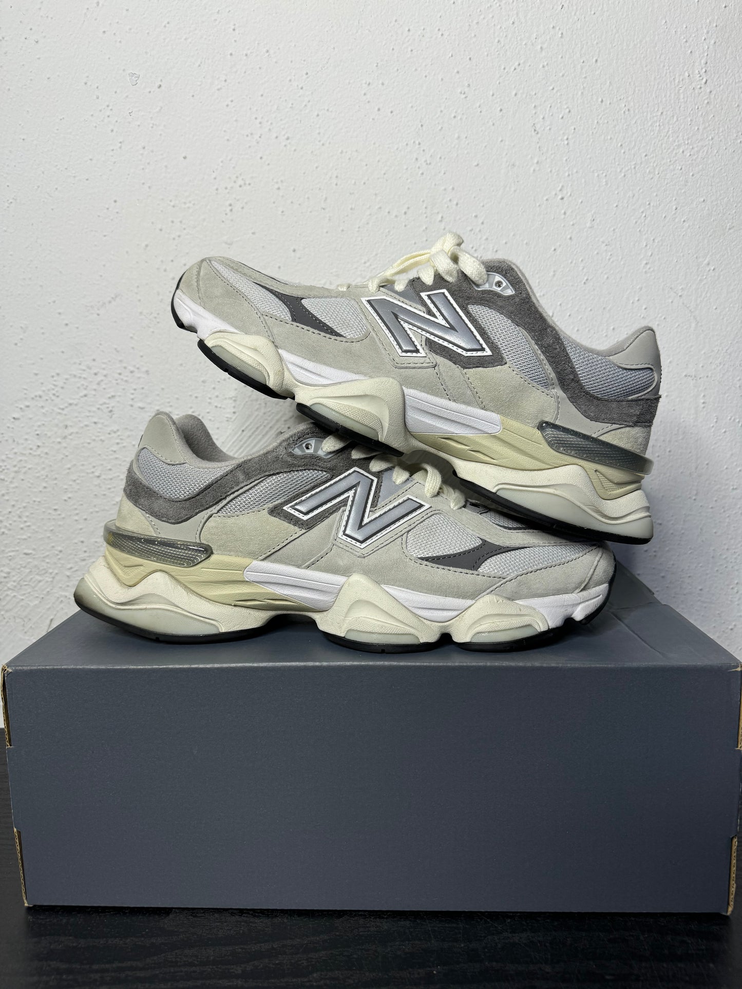 NEW BALANCE 9060 RAIN CLOUD (USED)