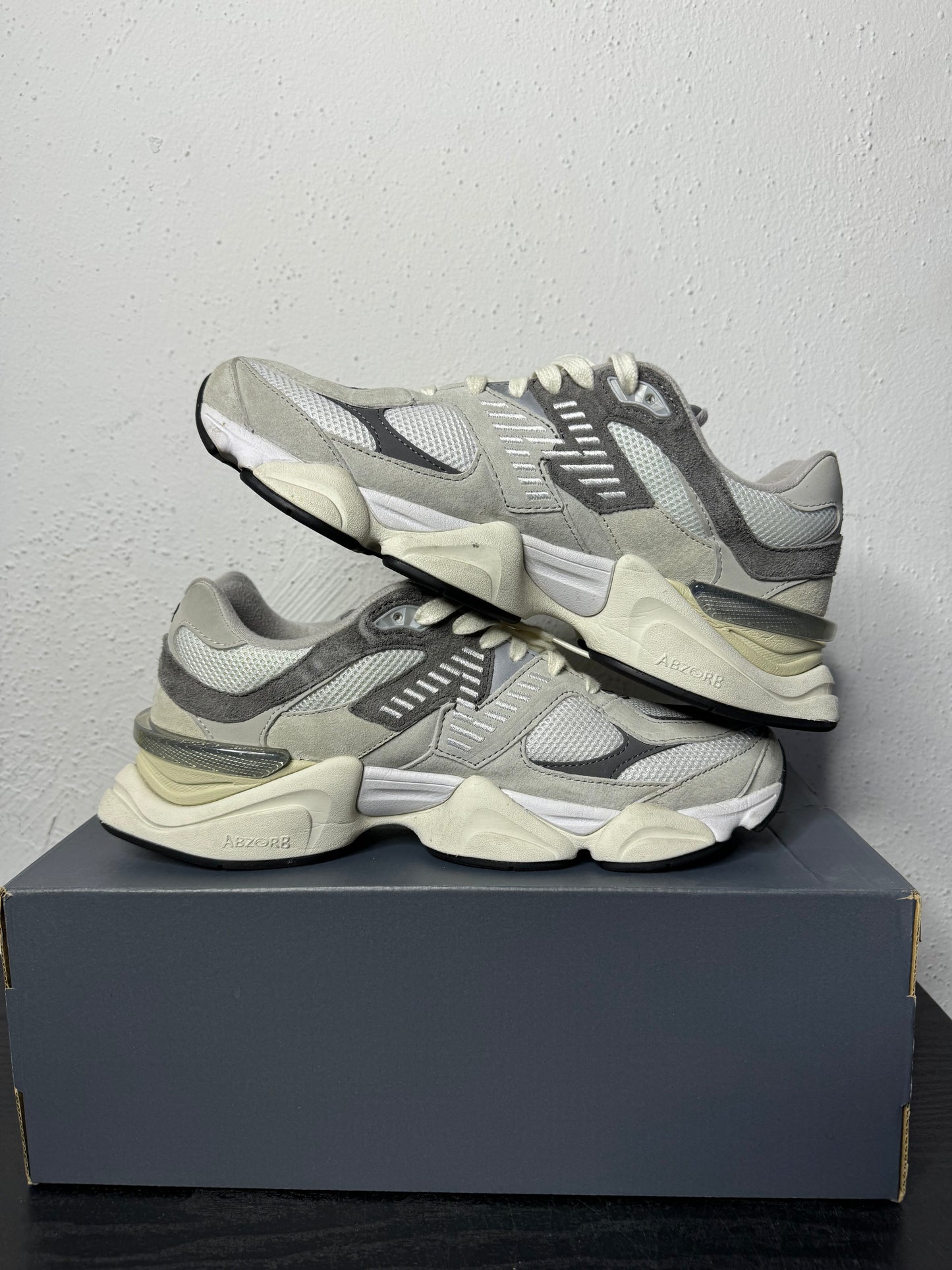 NEW BALANCE 9060 RAIN CLOUD (USED)