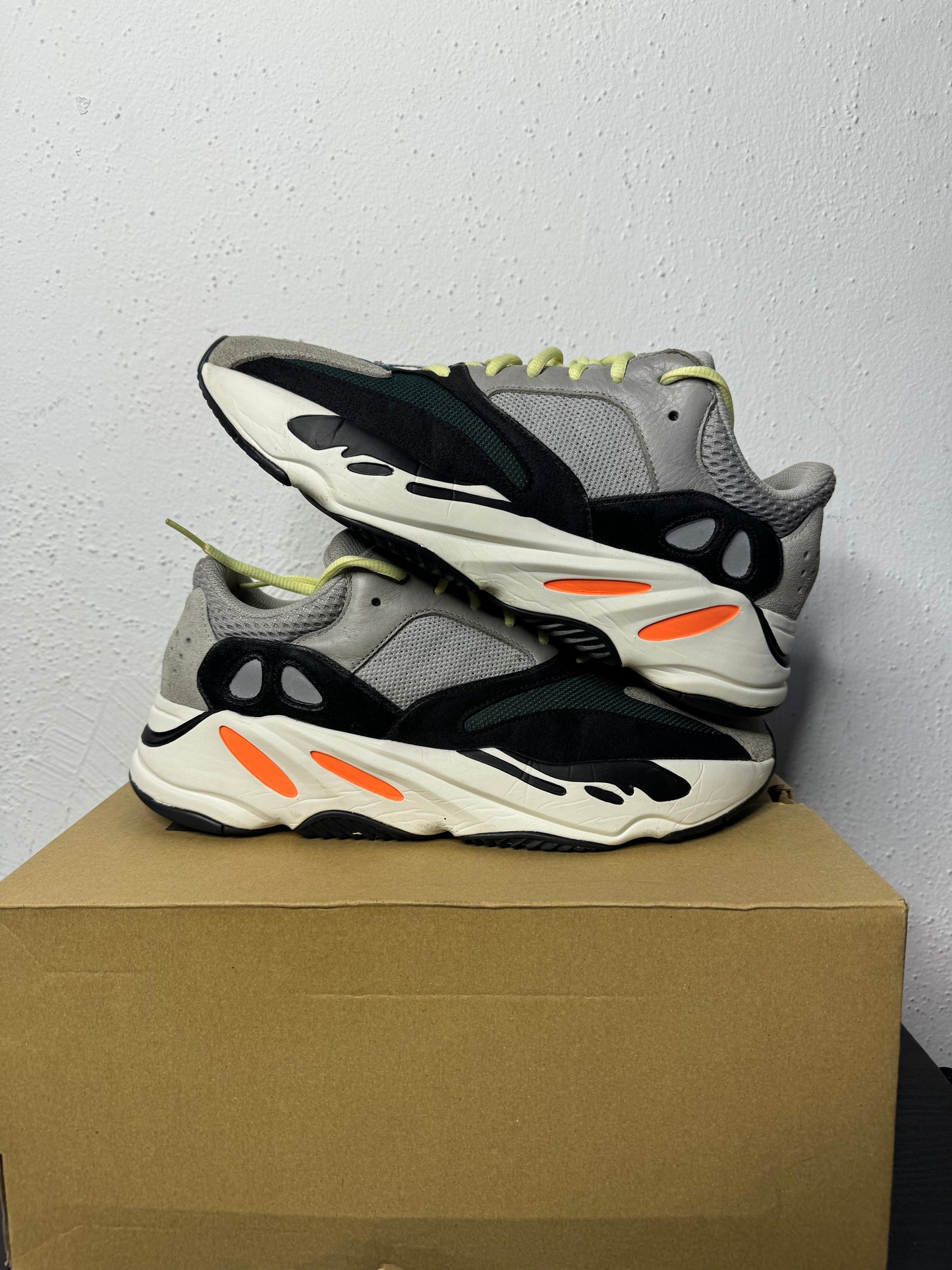 YEEZY 700 WAVE RUNNER (USED)