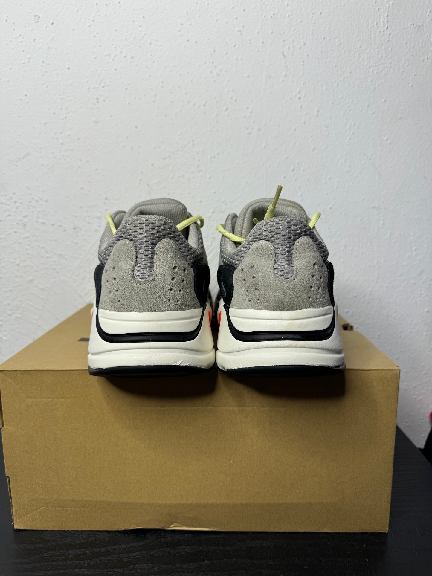 YEEZY 700 WAVE RUNNER (USED)