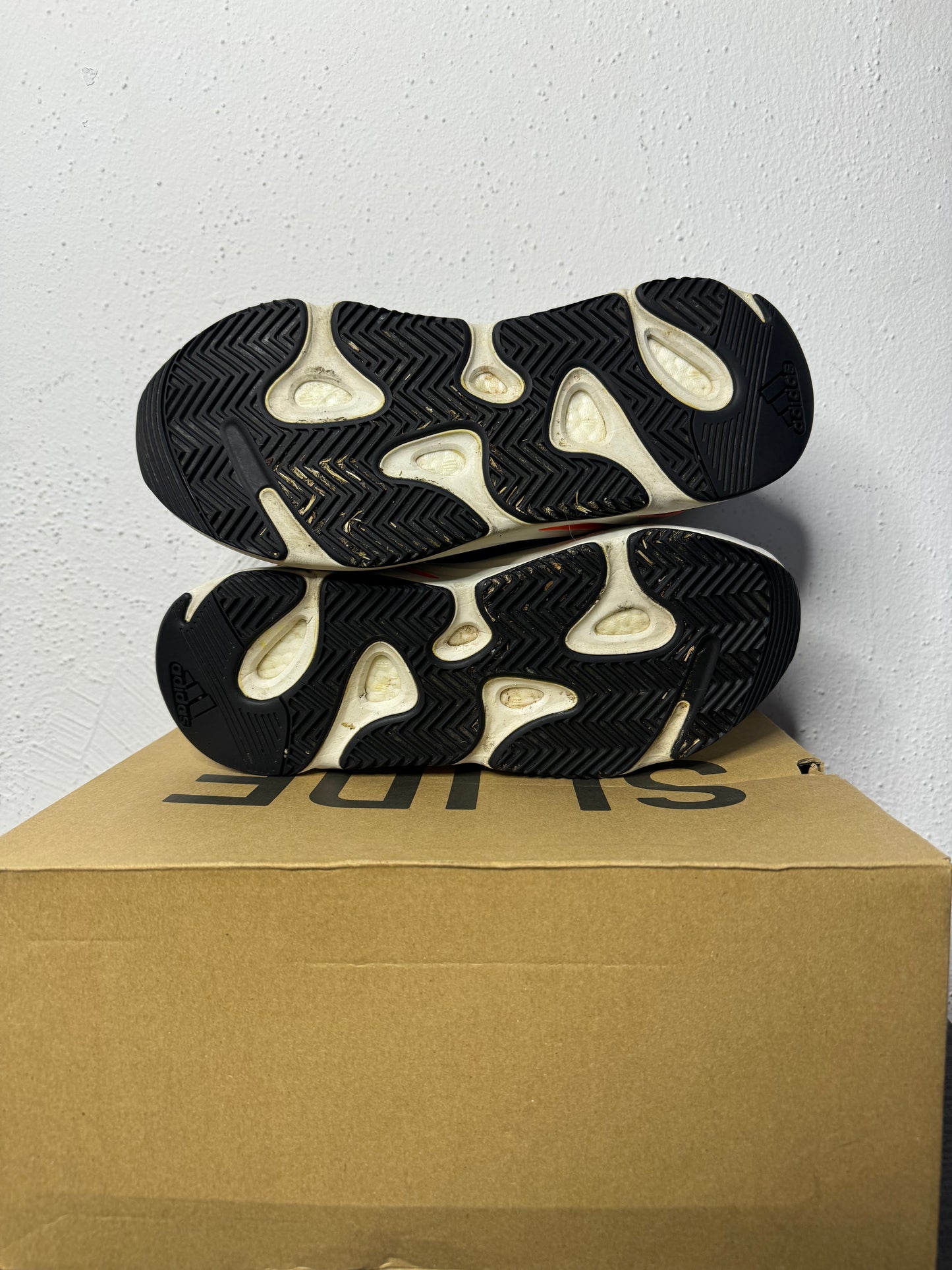 YEEZY 700 WAVE RUNNER (USED)