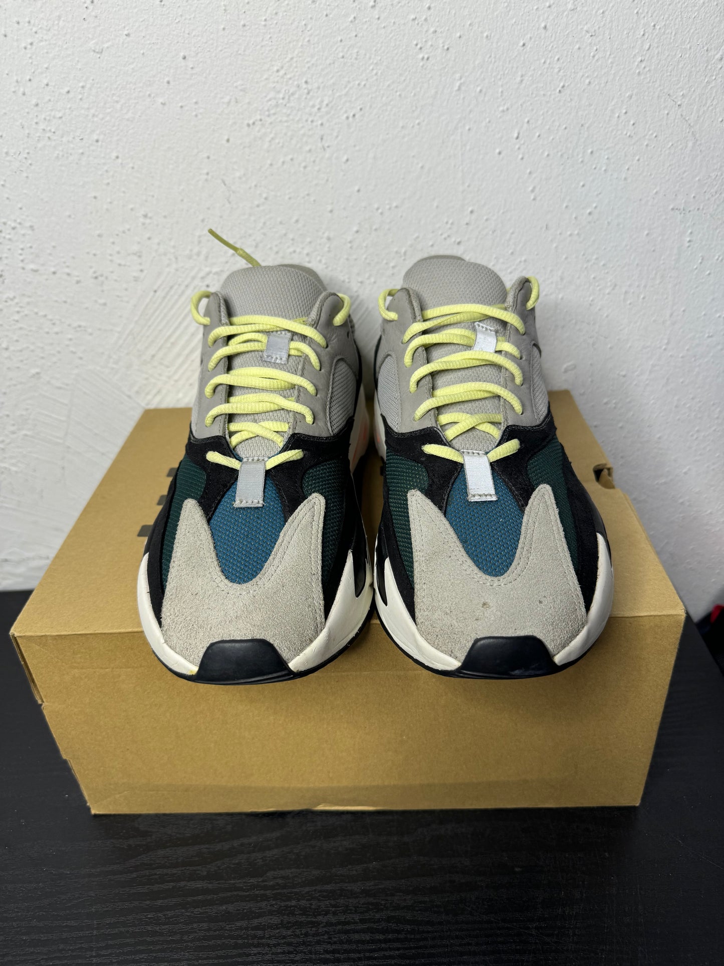 YEEZY 700 WAVE RUNNER (USED)
