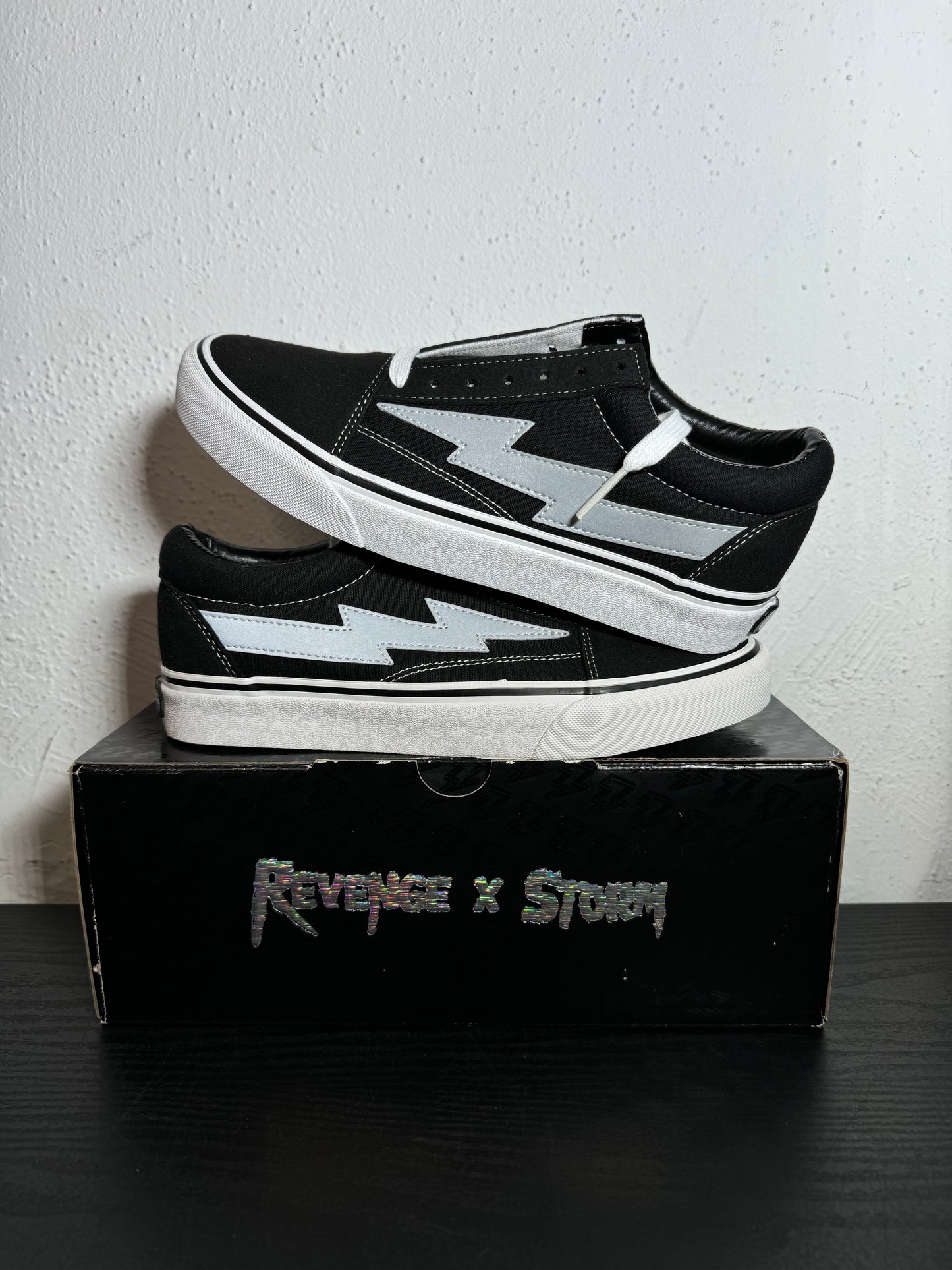 REVENGE STORM BOLT BLACK