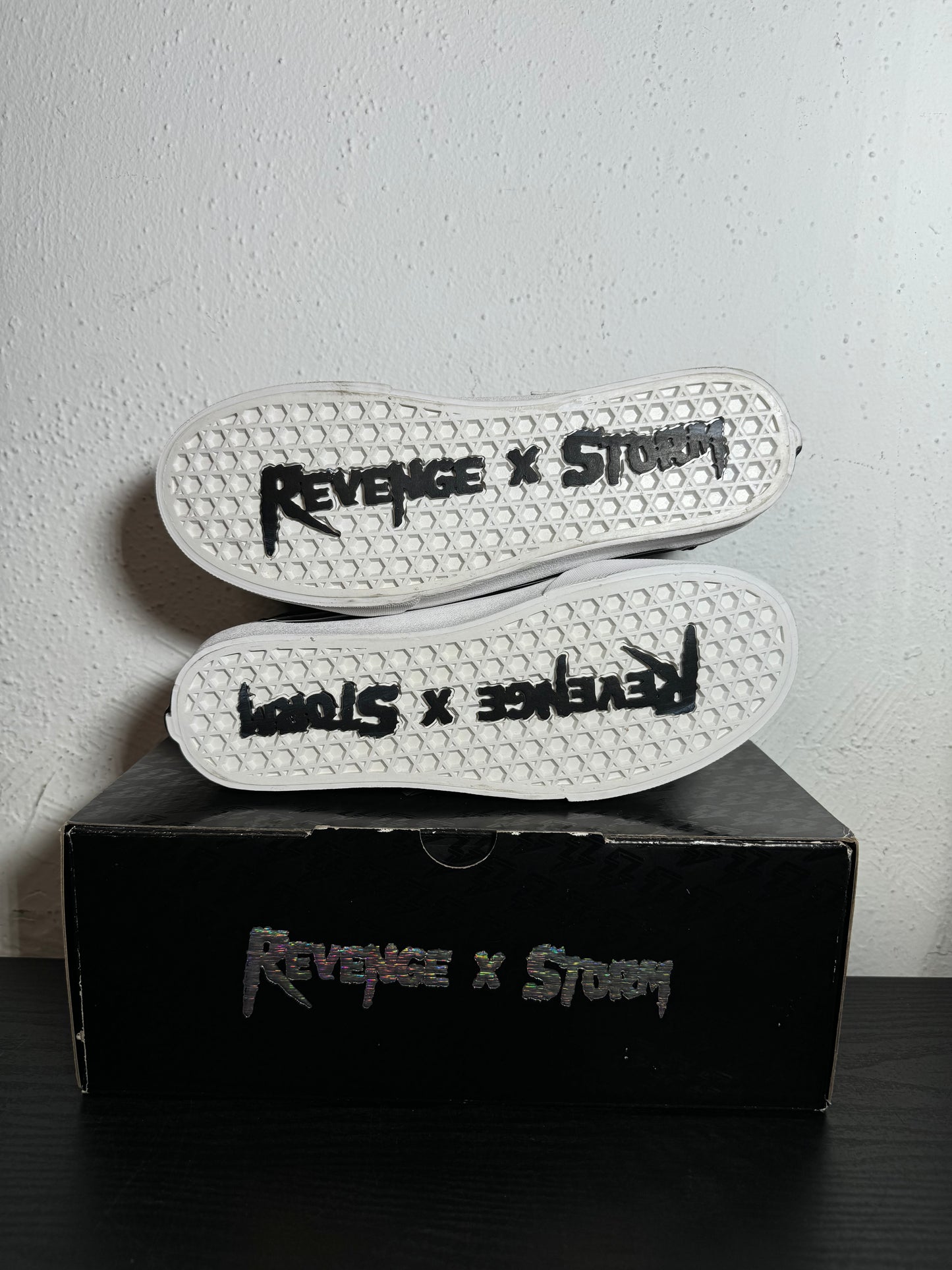 REVENGE STORM BOLT BLACK