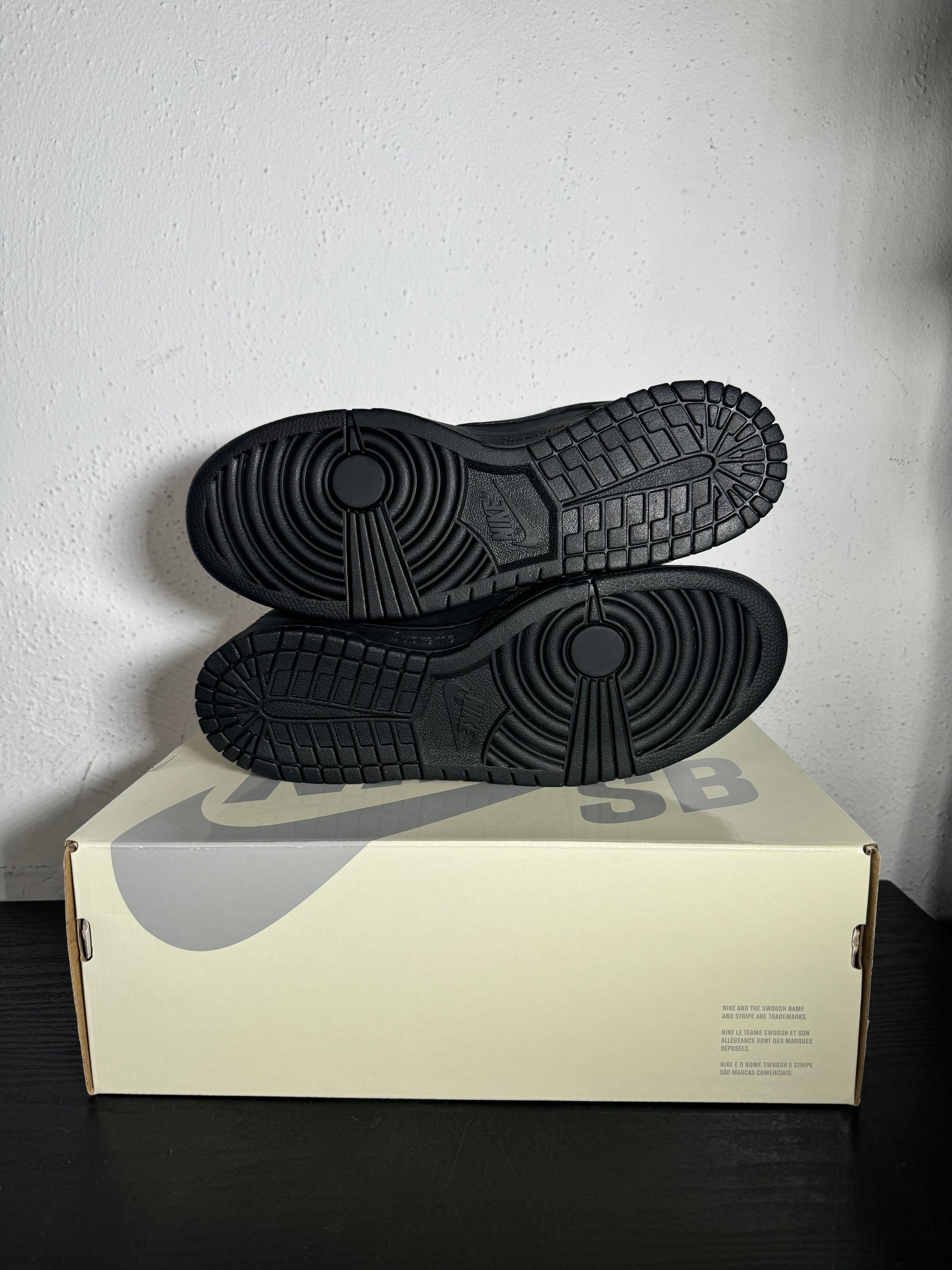 DUNK LOW SB SUPREME 94 BLACK