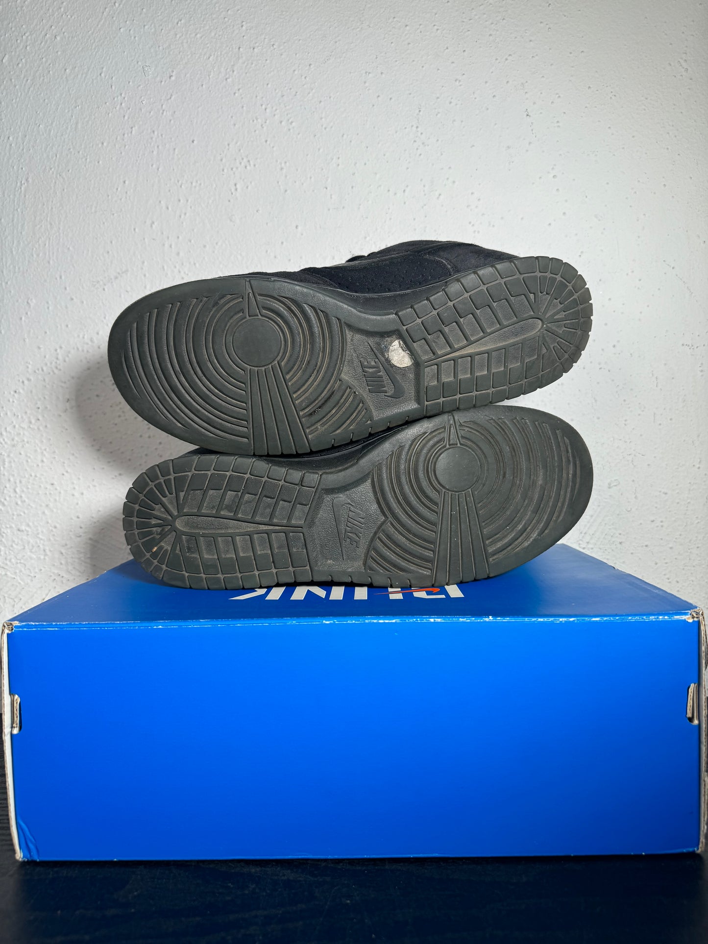 DUNK LOW UNDEFEATED 5 ON IT (USED