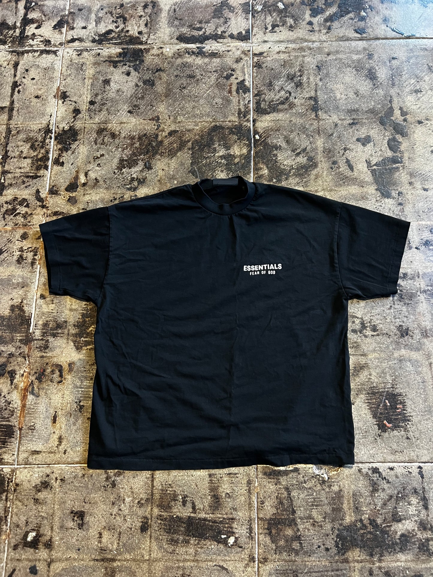 ESSENTIAL BLK TEE