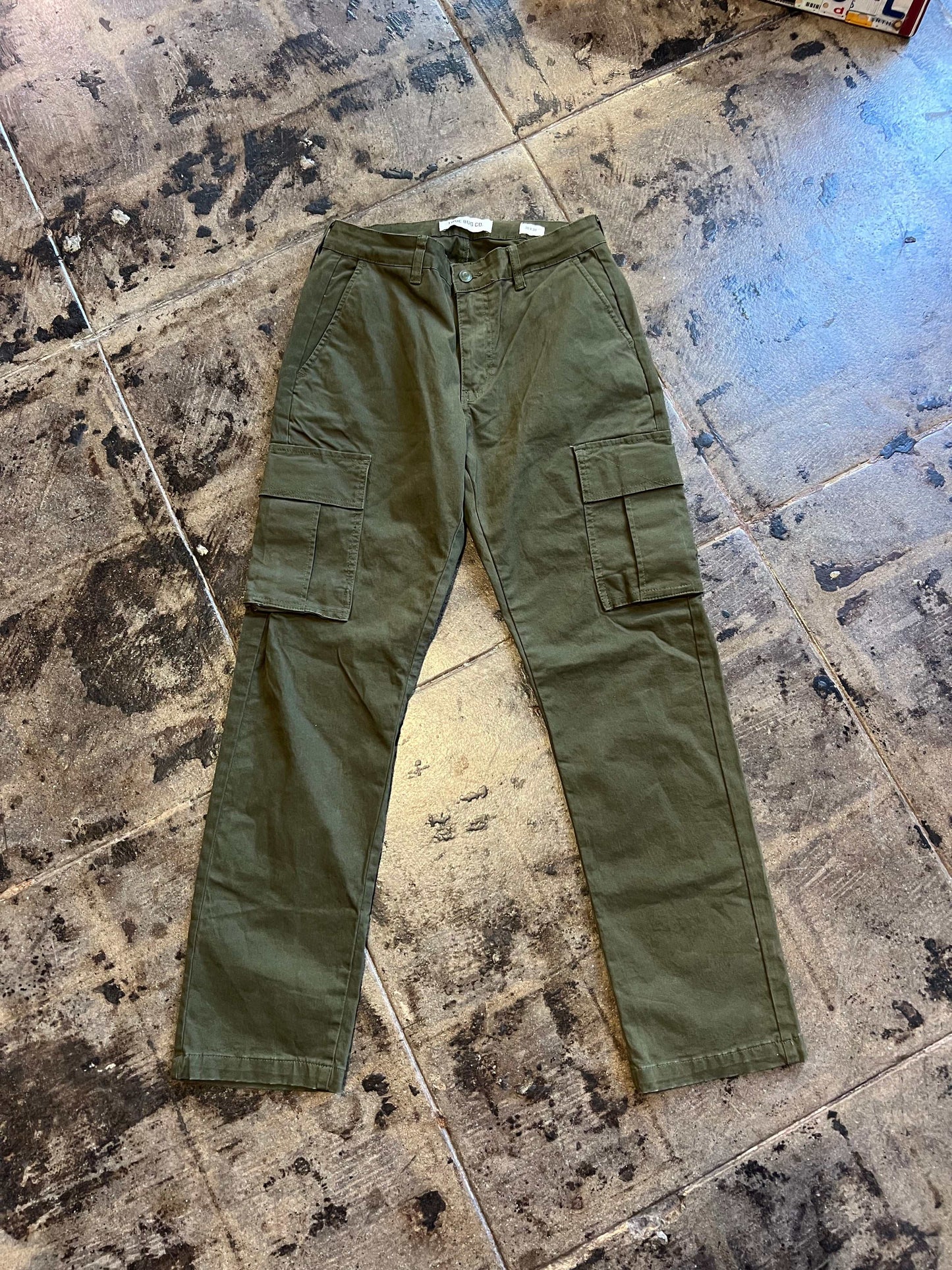 OLIVE GREEN TRUE BUG CARGO PANTS SZ: 30 X 30