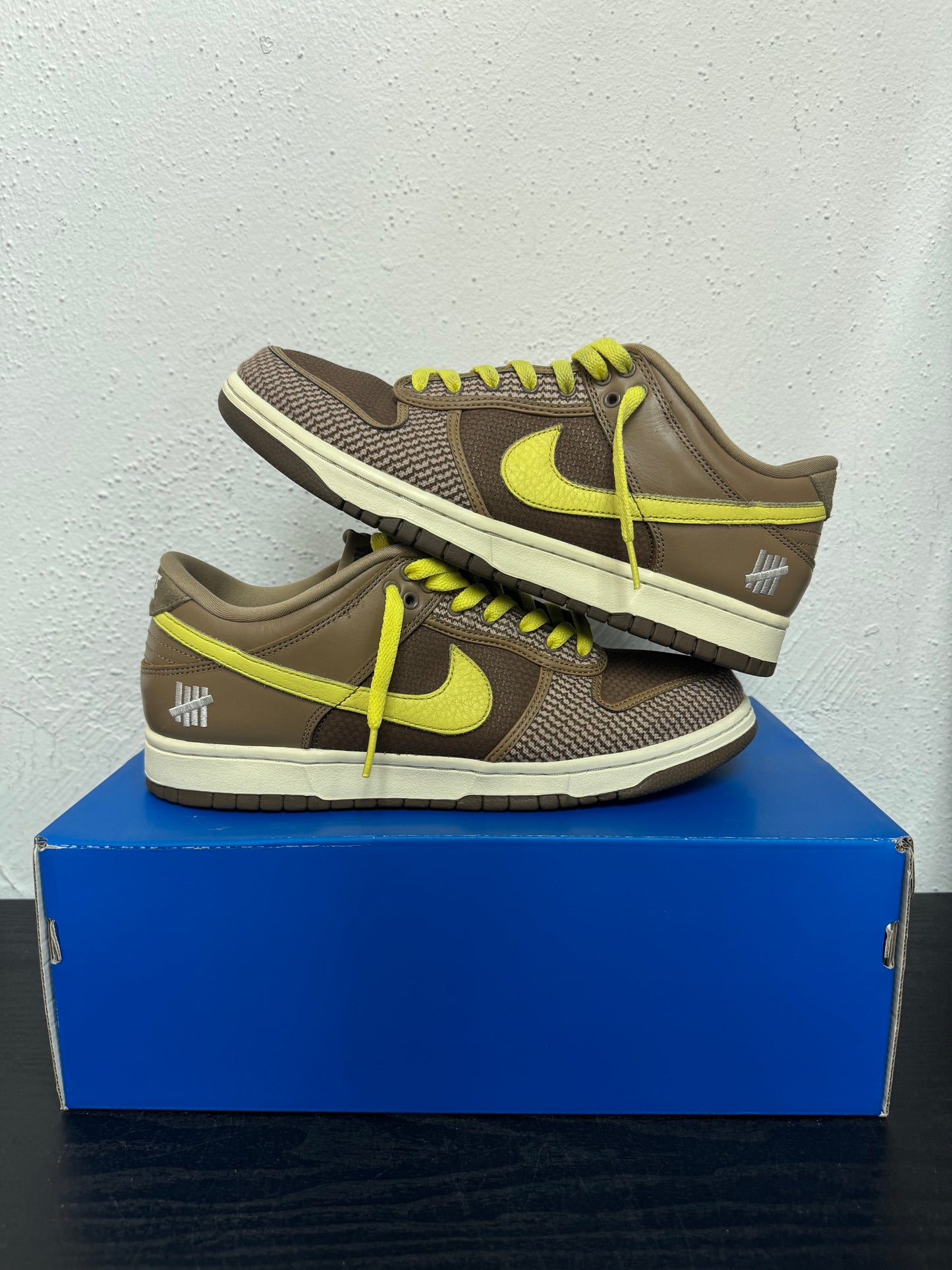 DUNK LOW UNDEFEATED CANTEEN (USED)
