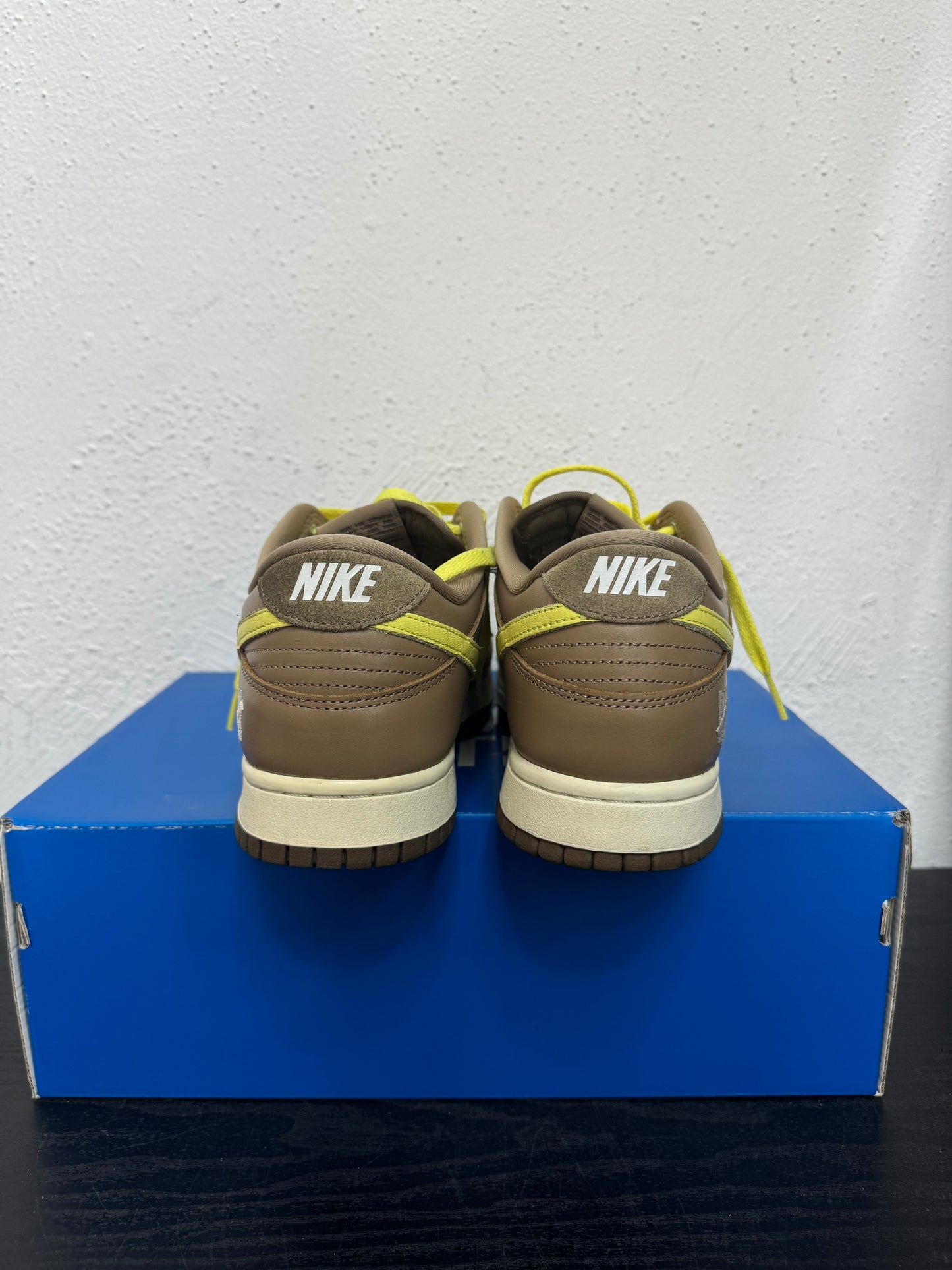 DUNK LOW UNDEFEATED CANTEEN (USED)