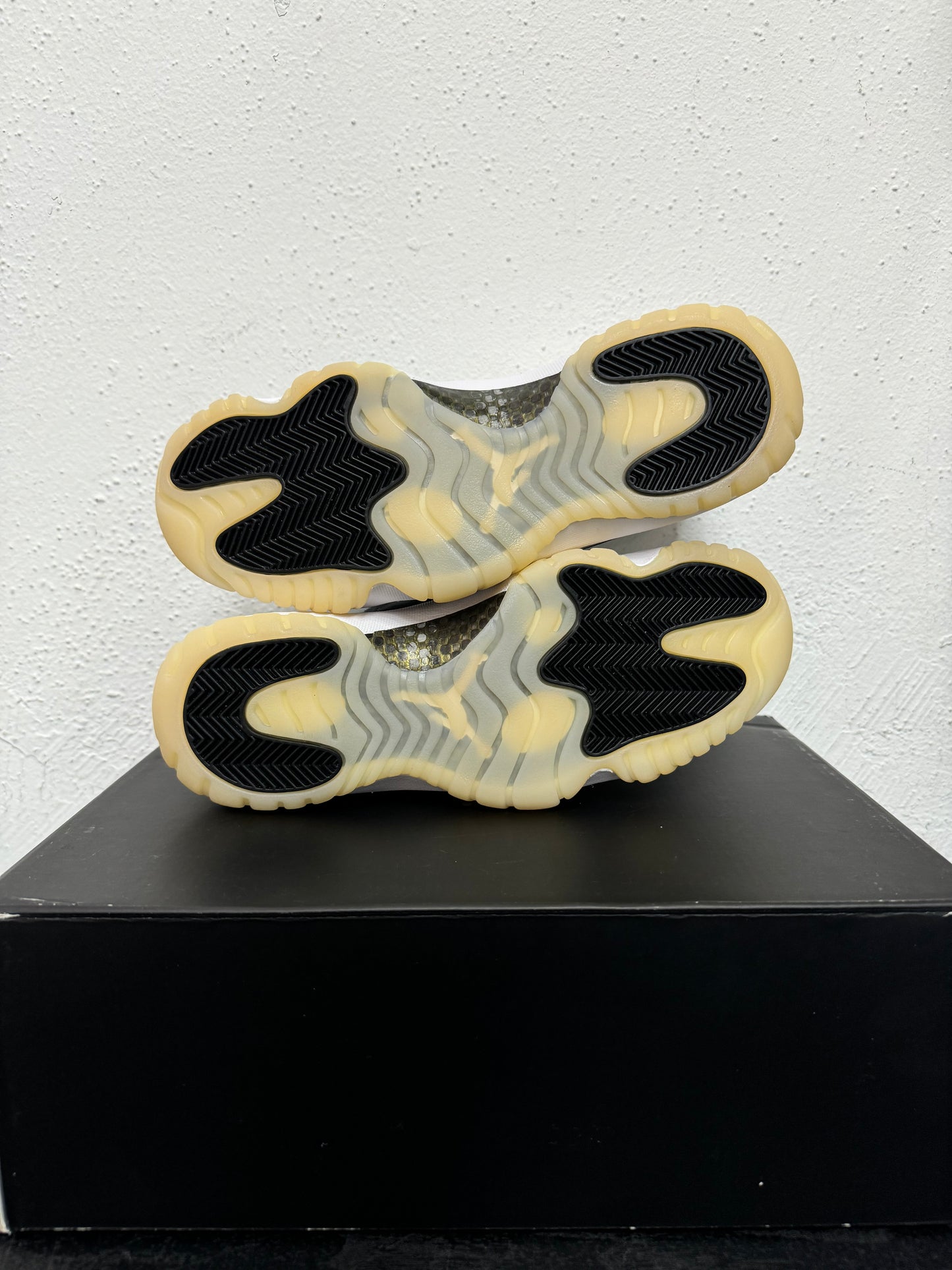 JORDAN 11 GRATITUDE
