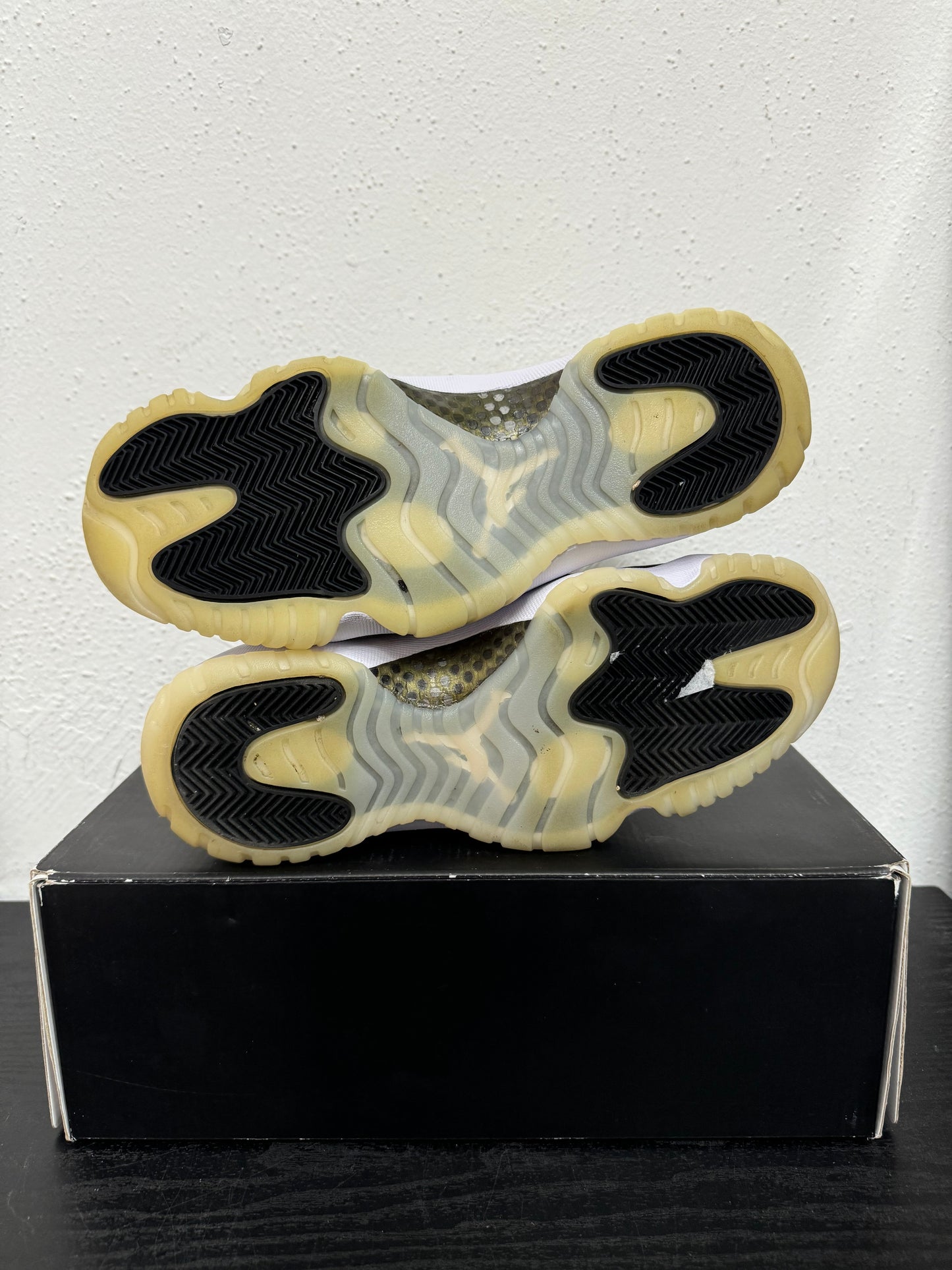 JORDAN 11 DMP GRATITUDE (USED)