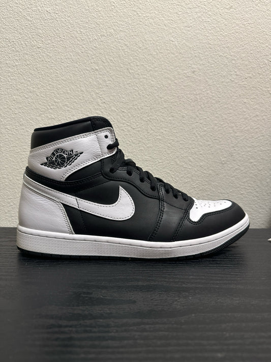 JORDAN 1 BLK/WHT (USED) / 10.5
