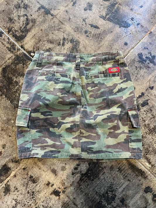 CAMO DICKIES SKIRT SIZE: 1