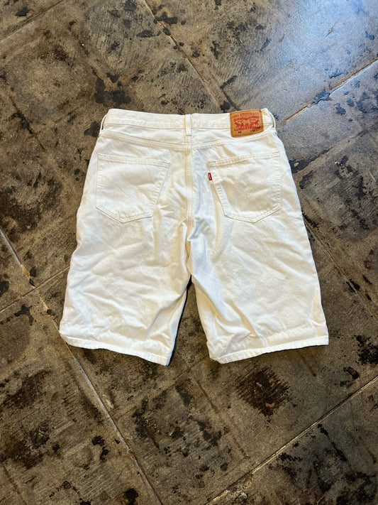 LEVI WHITE JORTS SIZE: 32