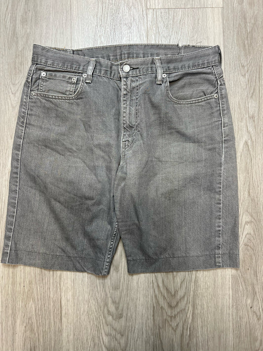 GRAY LEVI'S 550 JORTS SZ: 33"