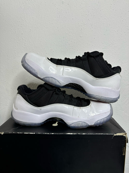 JORDAN 11 LOW TUXEDO (USED) / 9