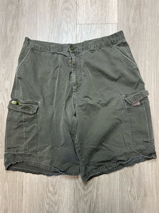SILVER POINT SHORTS SZ: 38
