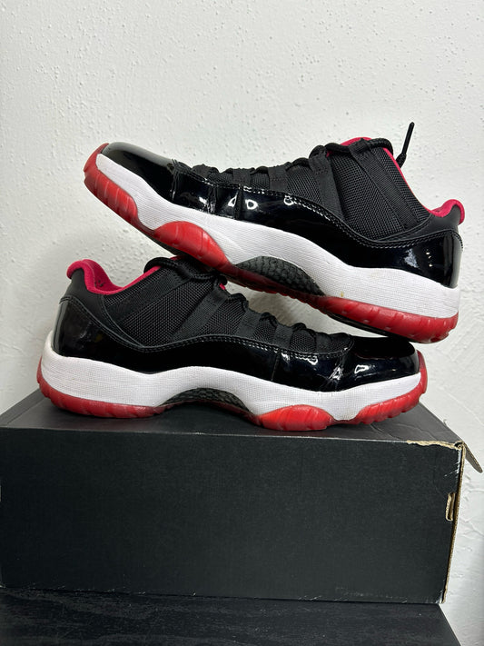 JORDAN 11 LOW BRED (USED) / 9