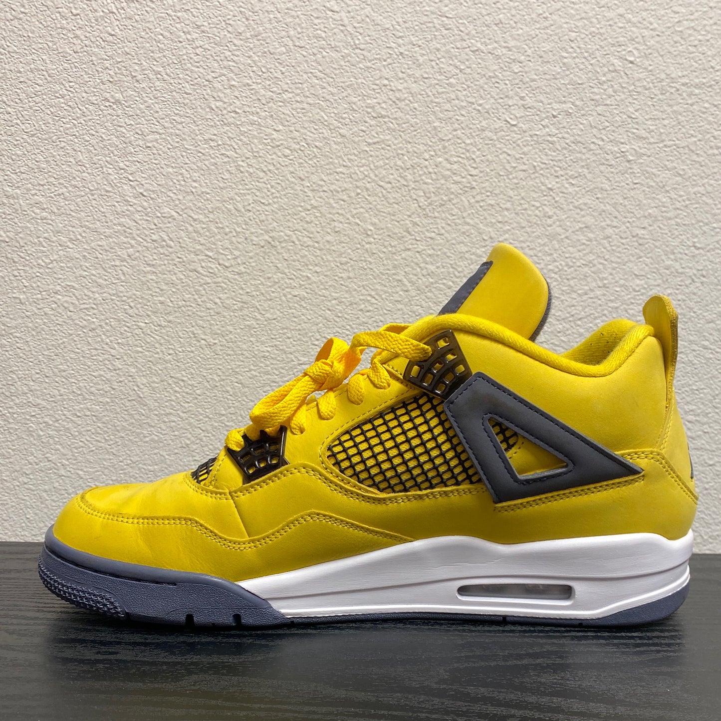 JORDAN 4 LIGHTNING (USED)